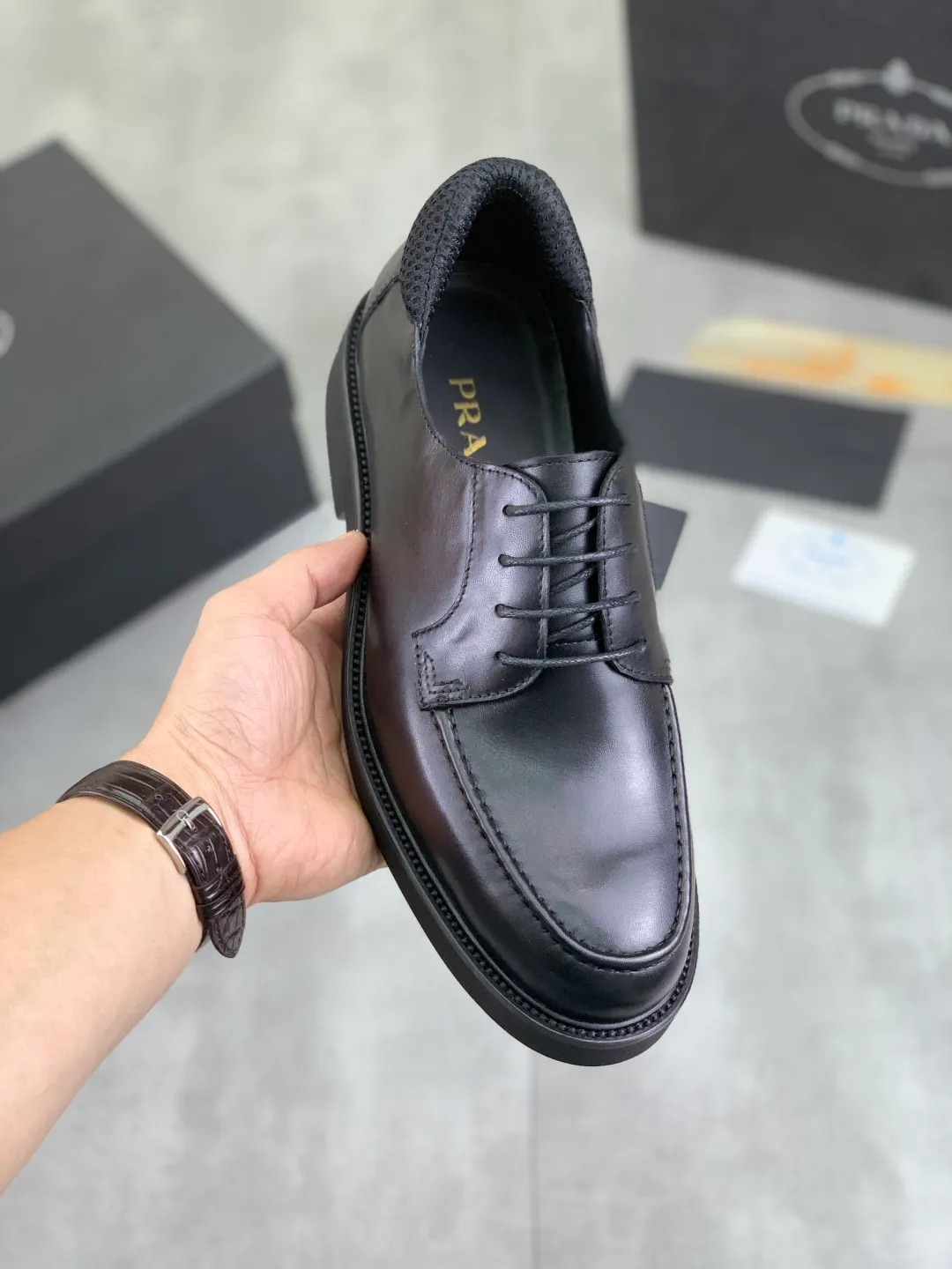 Men's shoes 💰P480 new style 💰 💎💎💎 water-dyed cow lining original order quality PRADA —🆘.Prada original purchase agent, high-end business leather shoes, fabric: imported from Italy cowhide material ➕ water-dyed cow lining/cowhide lining ➕ special original outsole, fine workmanship, real thing ^_^ Photographed 🎬size: 39-44